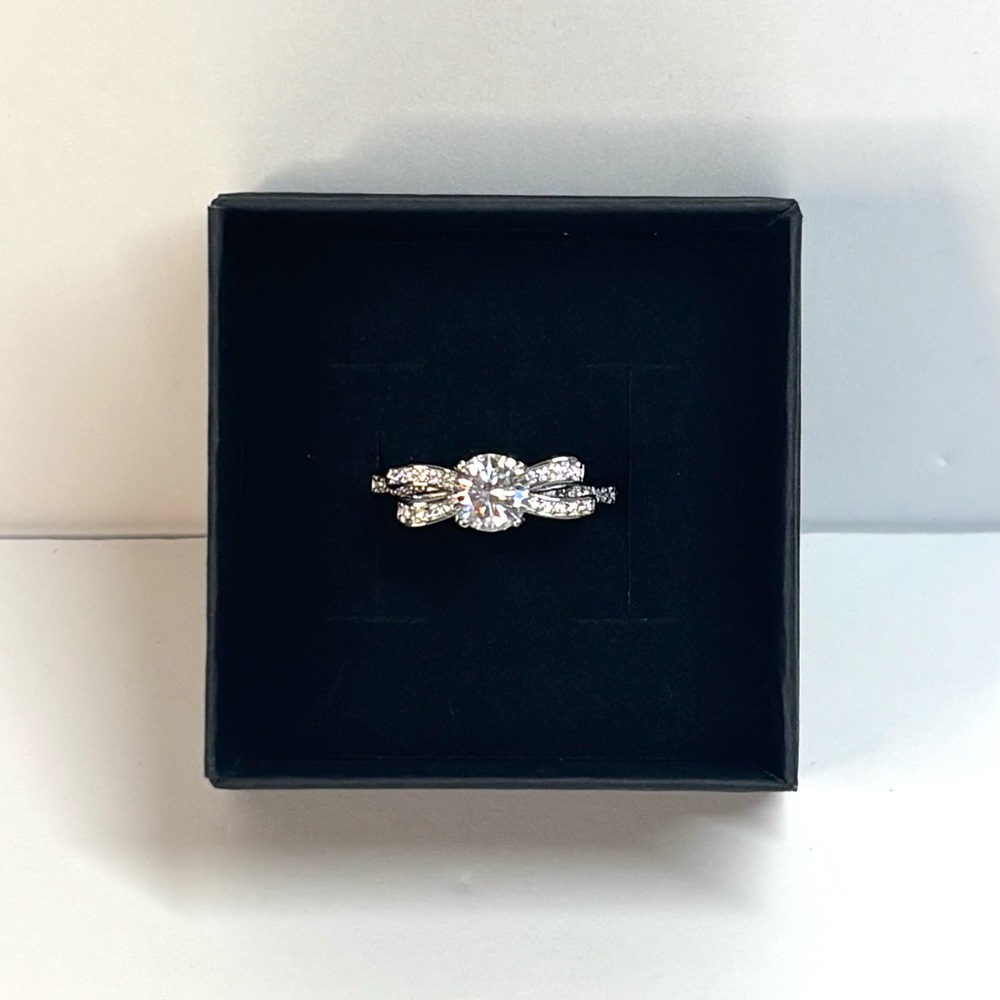 Sterling silver moissanite bow ring - Picture 11 of 11